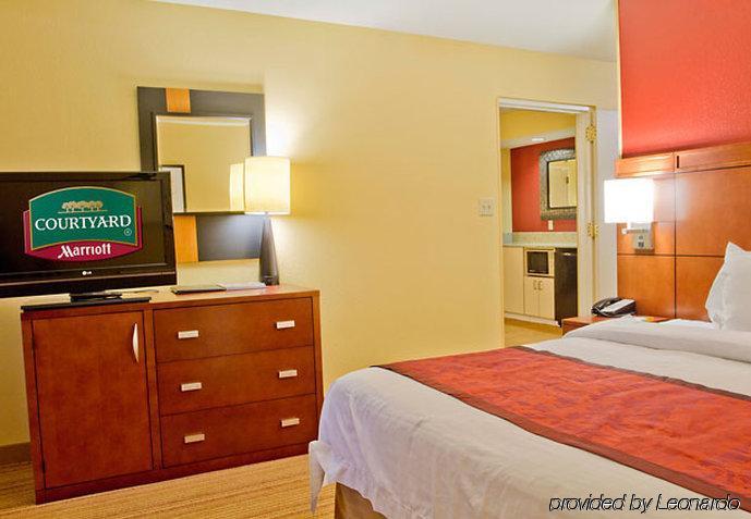 Courtyard Charlotte Airport North Hotel Bilik gambar