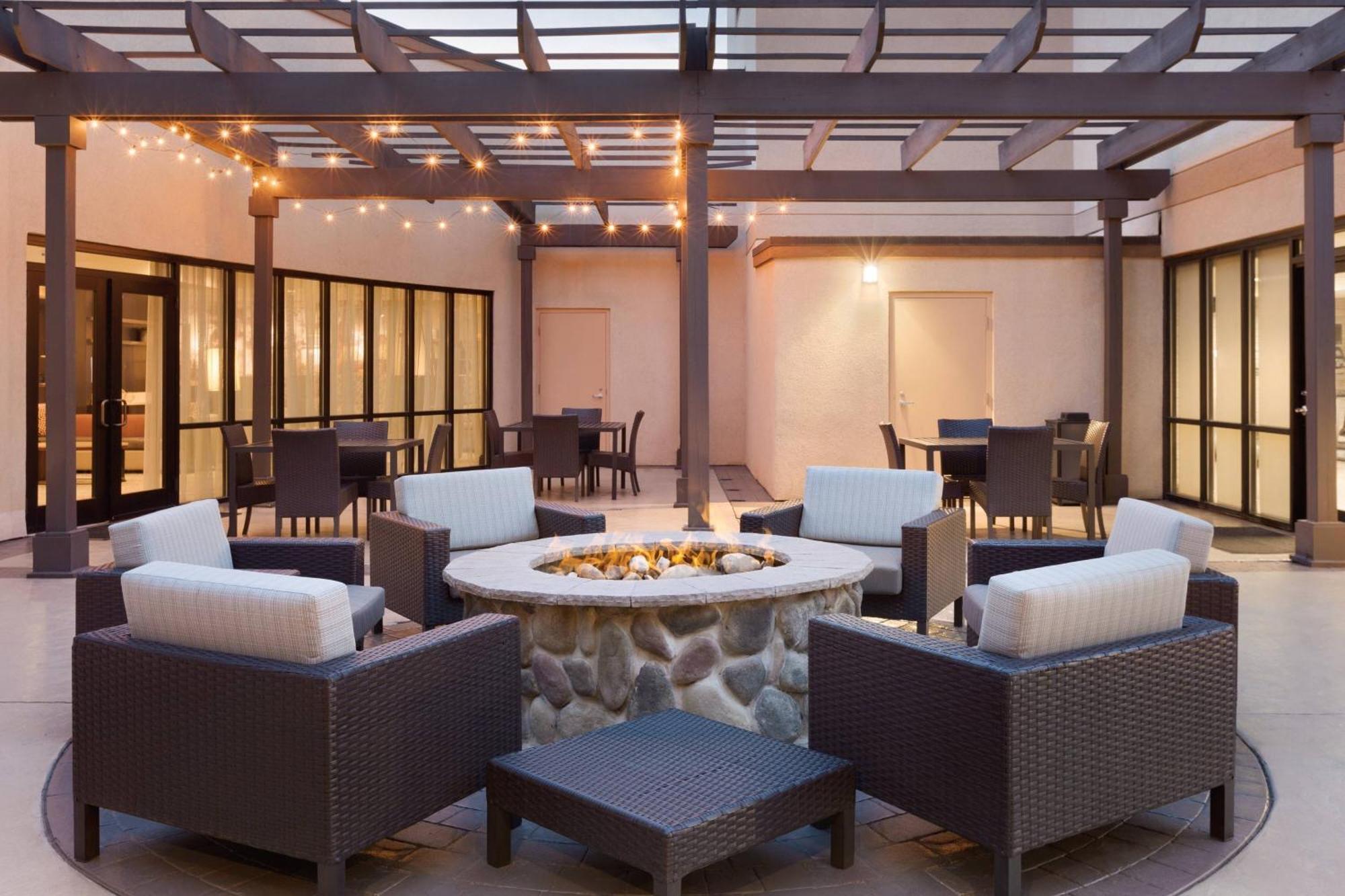 Courtyard Charlotte Airport North Hotel Luaran gambar