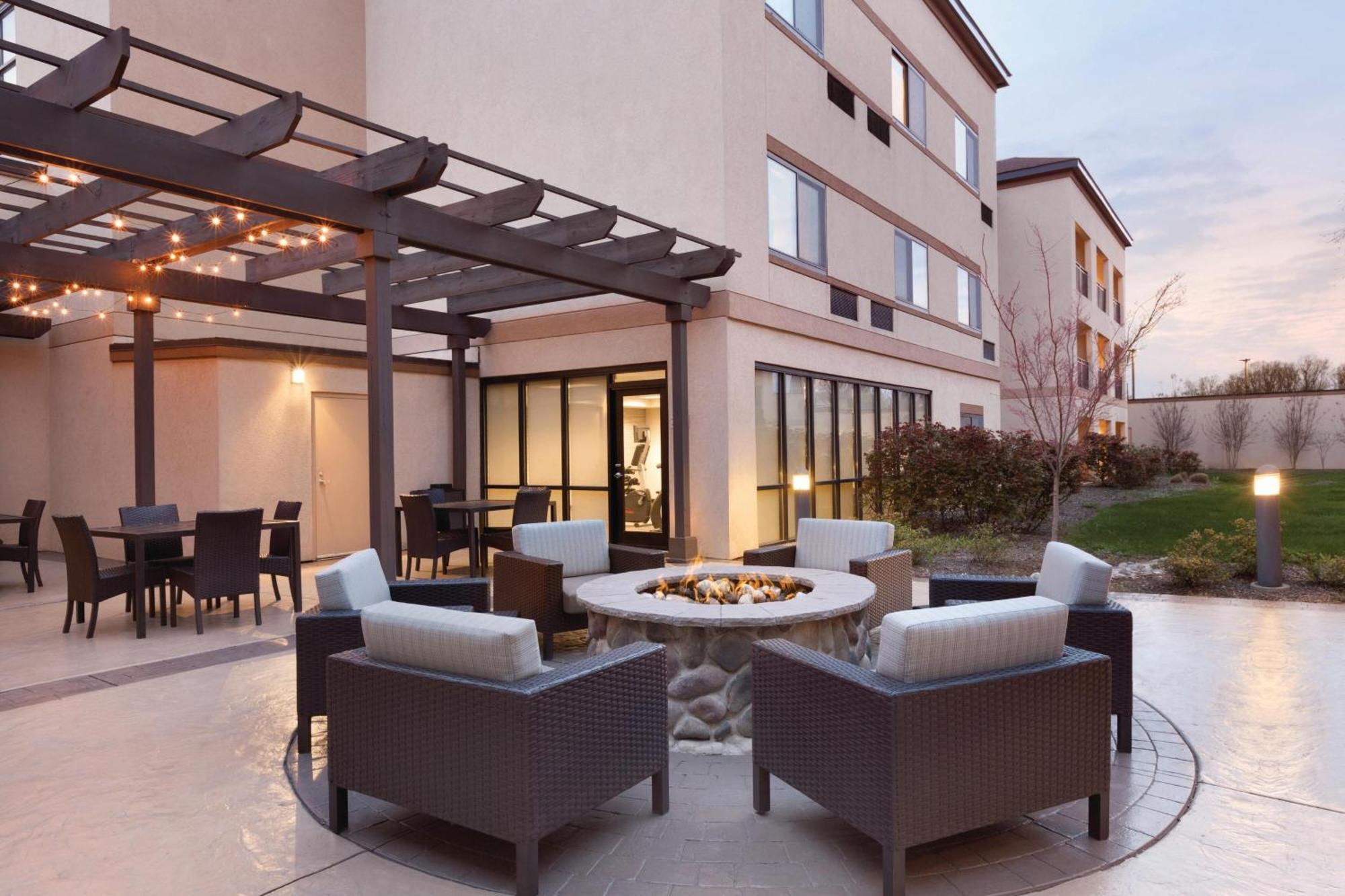 Courtyard Charlotte Airport North Hotel Luaran gambar